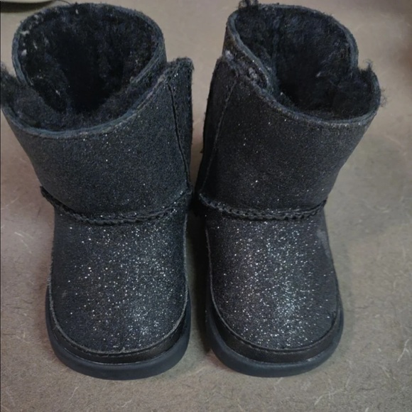 Ugg’s - Picture 3 of 4